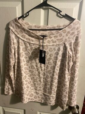 Gibson Off-Shoulder Leopard Print Sweatshirt in Light Beige and Taupe